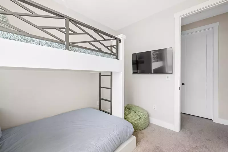 Twin/Full Bunk Room #2