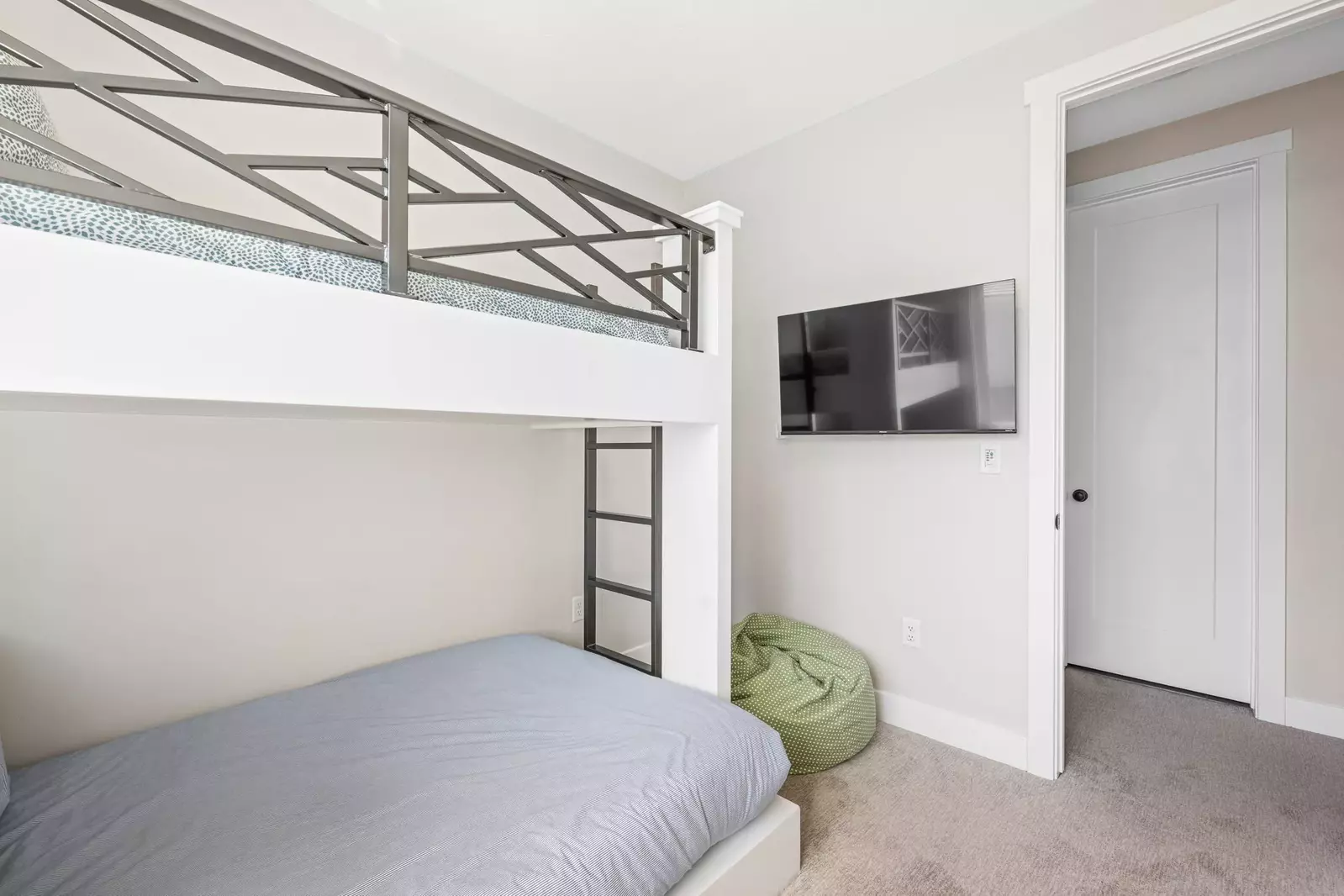 Twin/Full Bunk Room #2