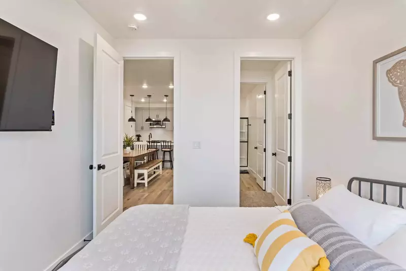 1st Floor Master King Bedroom