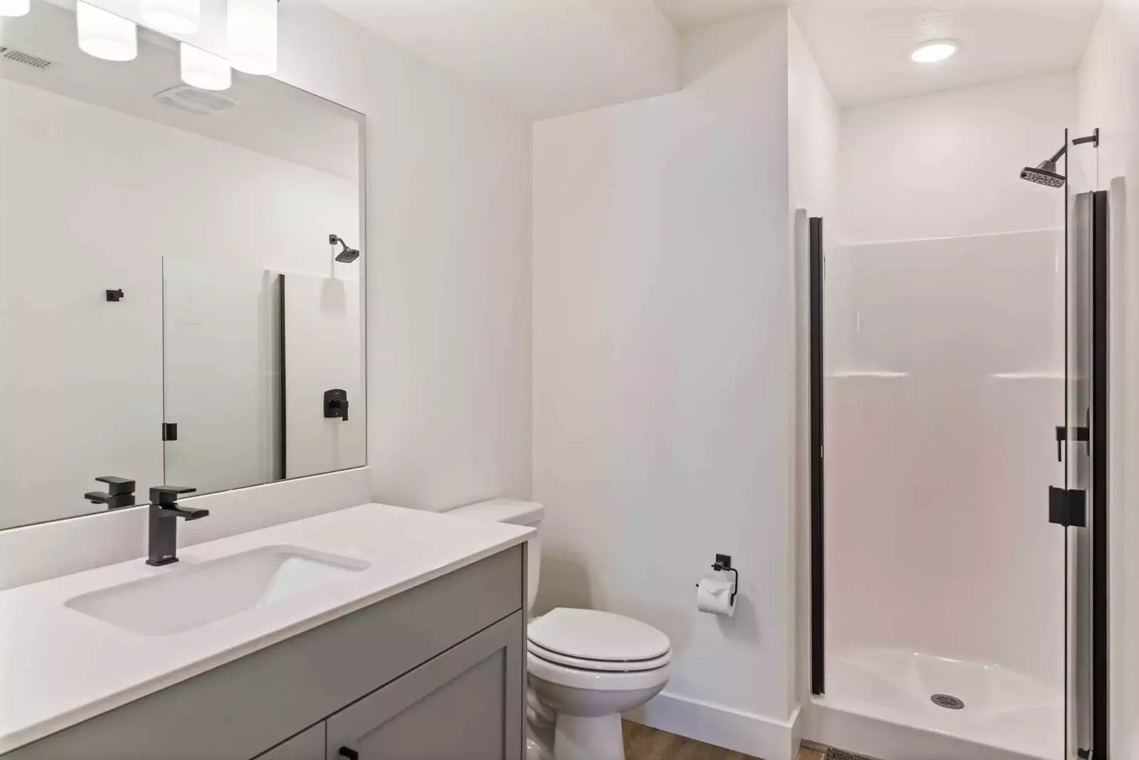 2nd Floor Bathroom
