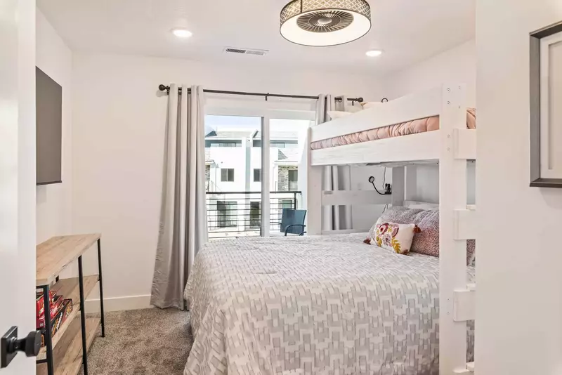2nd Floor 1T/Q bunk room