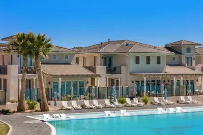 Back Exterior View of Rental (Lagoon-Front)