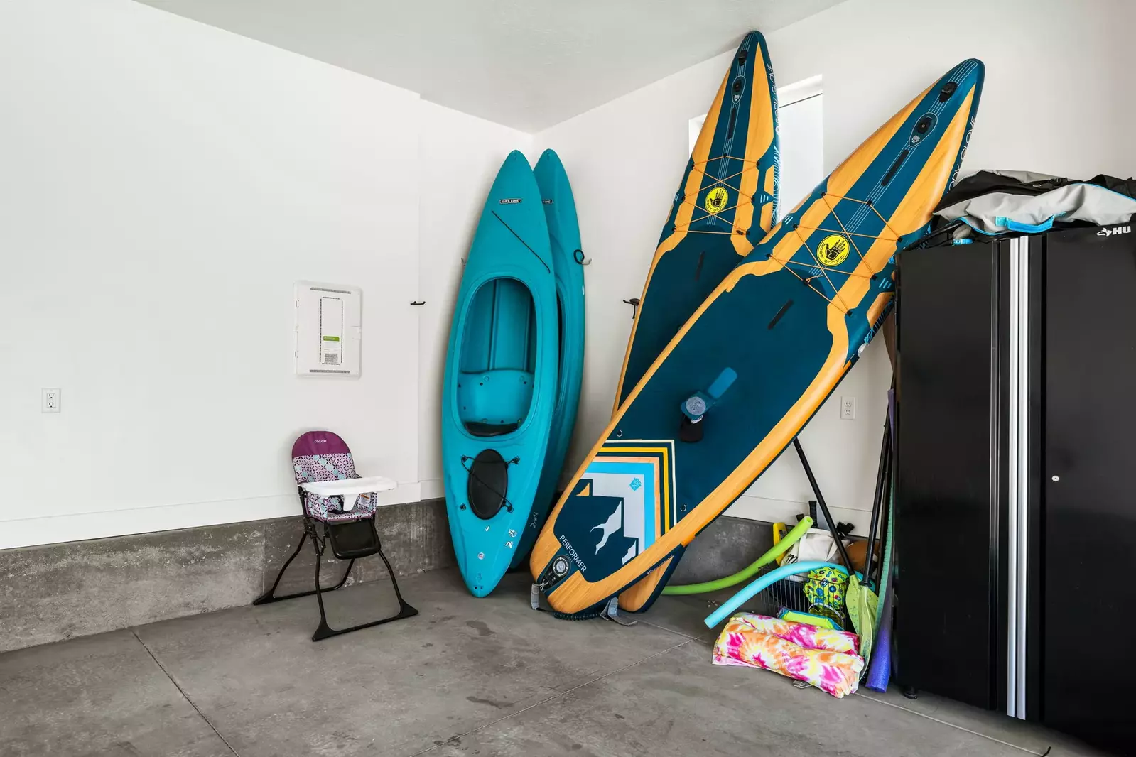 Garage & Amenities