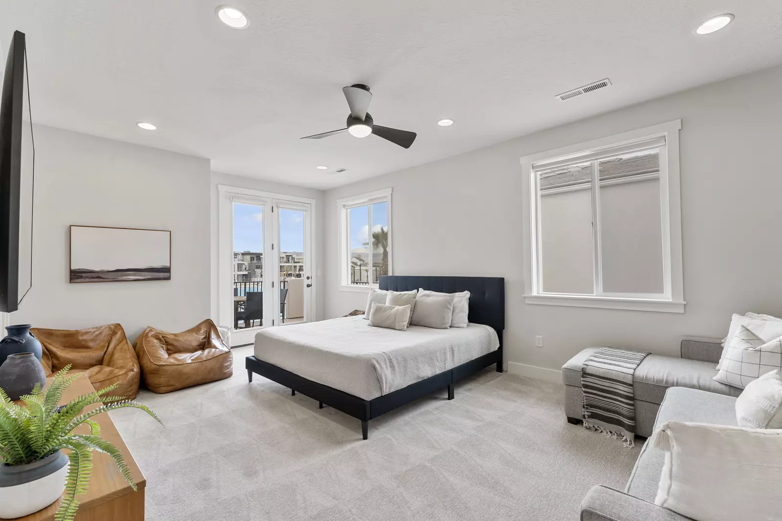 2nd Floor King Bed With Pullout Couch