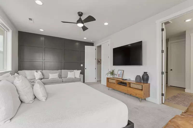 2nd Floor King Bed With Pullout Couch