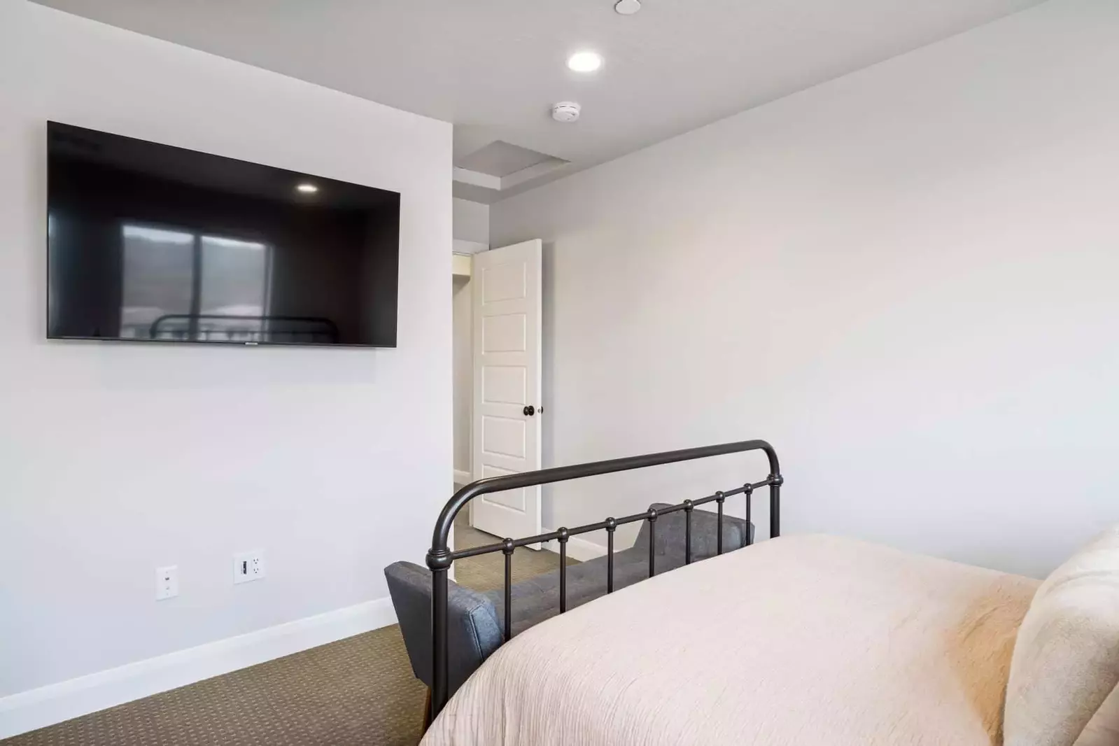 Queen Bedroom