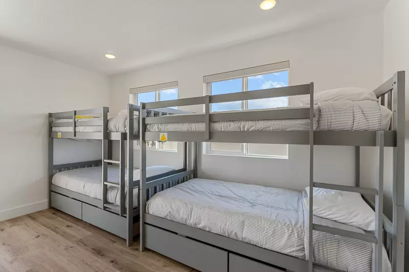 2 Twin/Twin Bunks