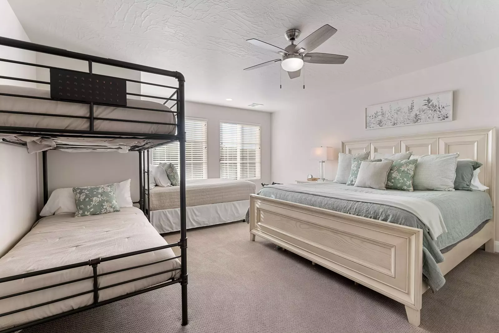 King and Twin / Twin Bunk Room