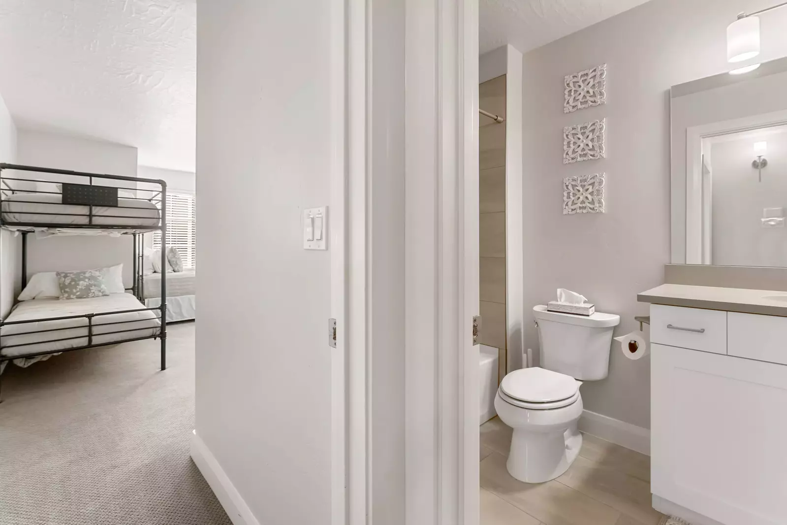 King and Twin / Twin Bunk Room Bath