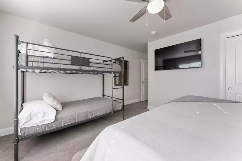 King and Twin / Twin Bunk Room II