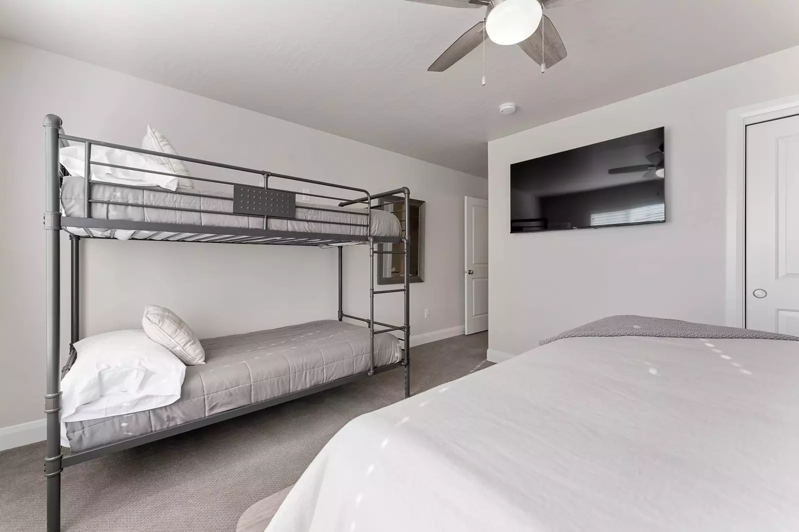 King and Twin / Twin Bunk Room II