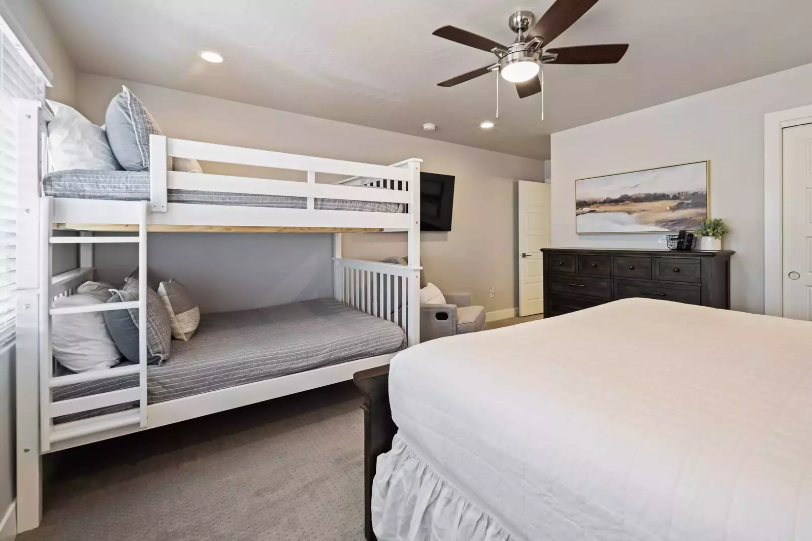 King Bed & Full/Full Bunk