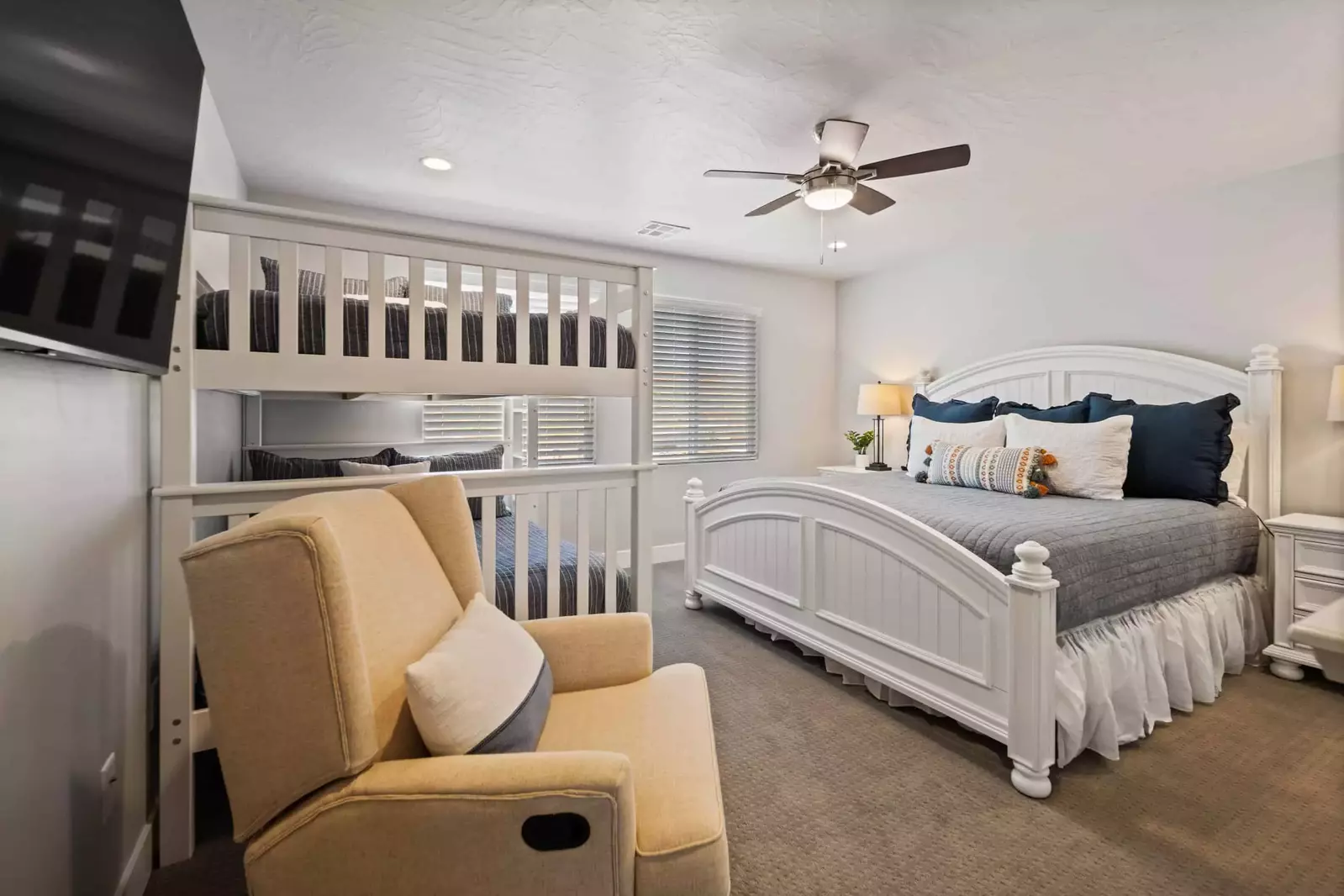King Bed & Full/Full Bunk
