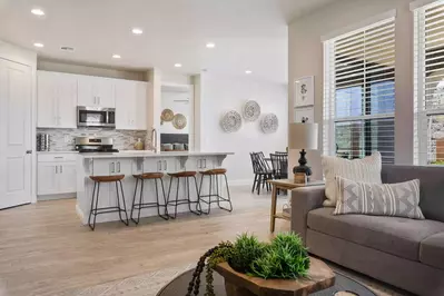 Kitchen / Dining Area