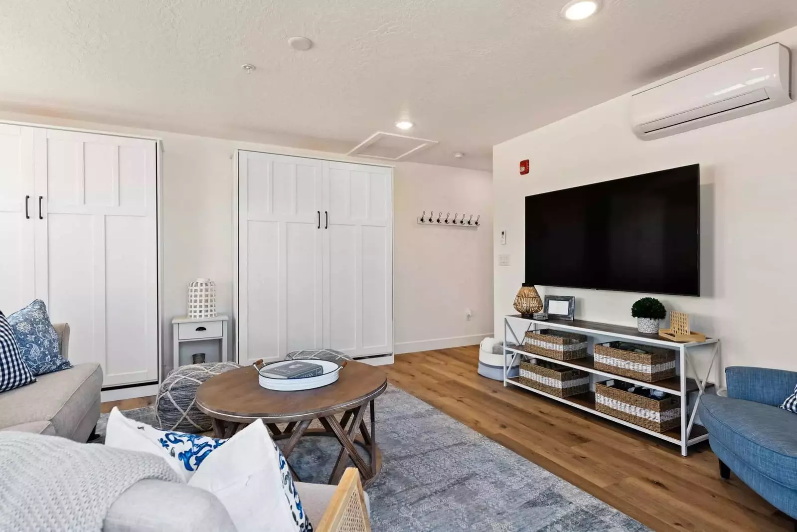 Pull-Out Bed in Family Room