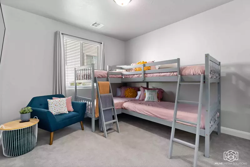2 Twin/Twin Bunk Room
