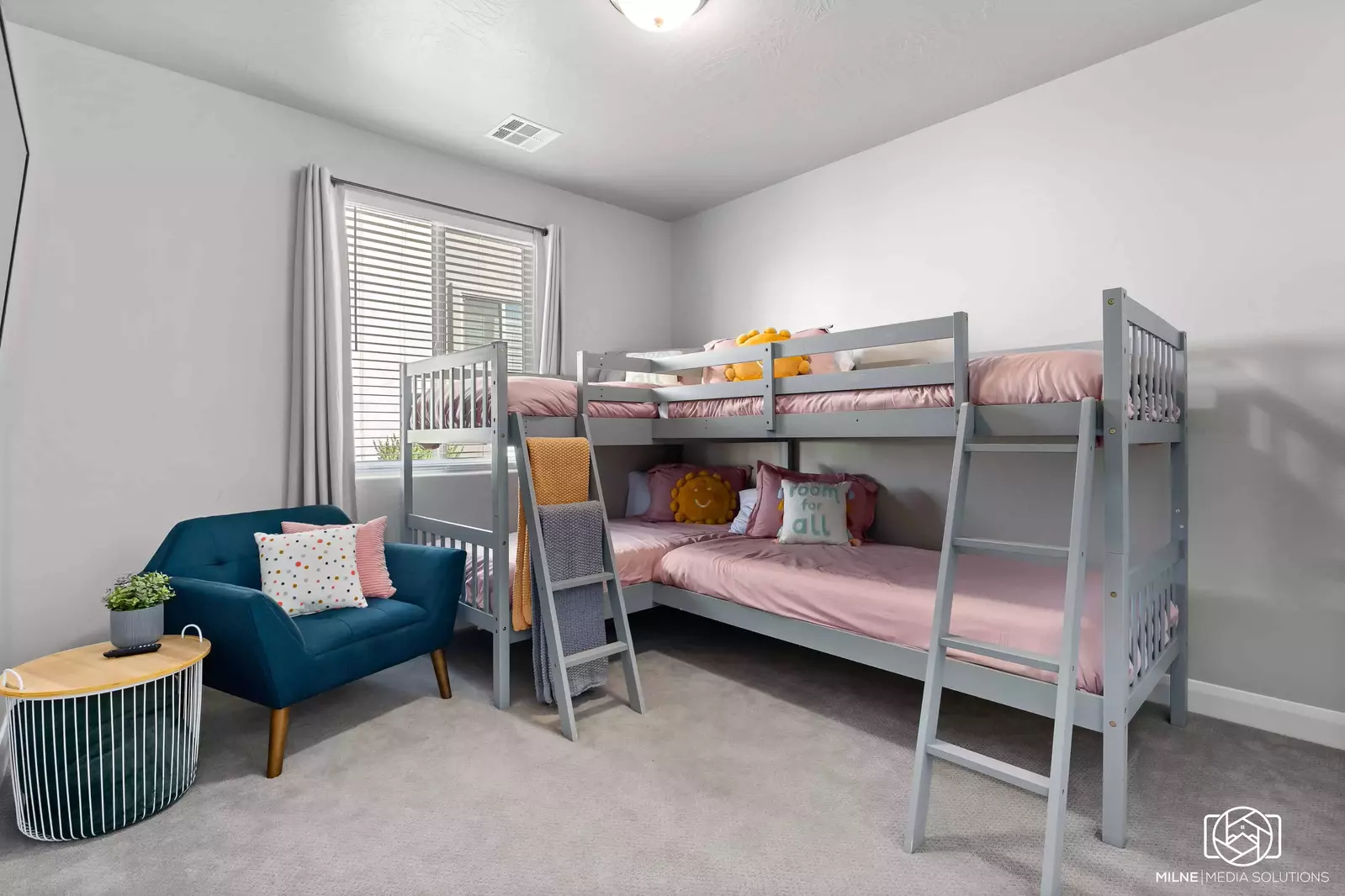 2 Twin/Twin Bunk Room
