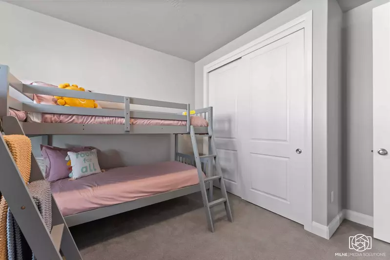 2 Twin/Twin Bunk Room