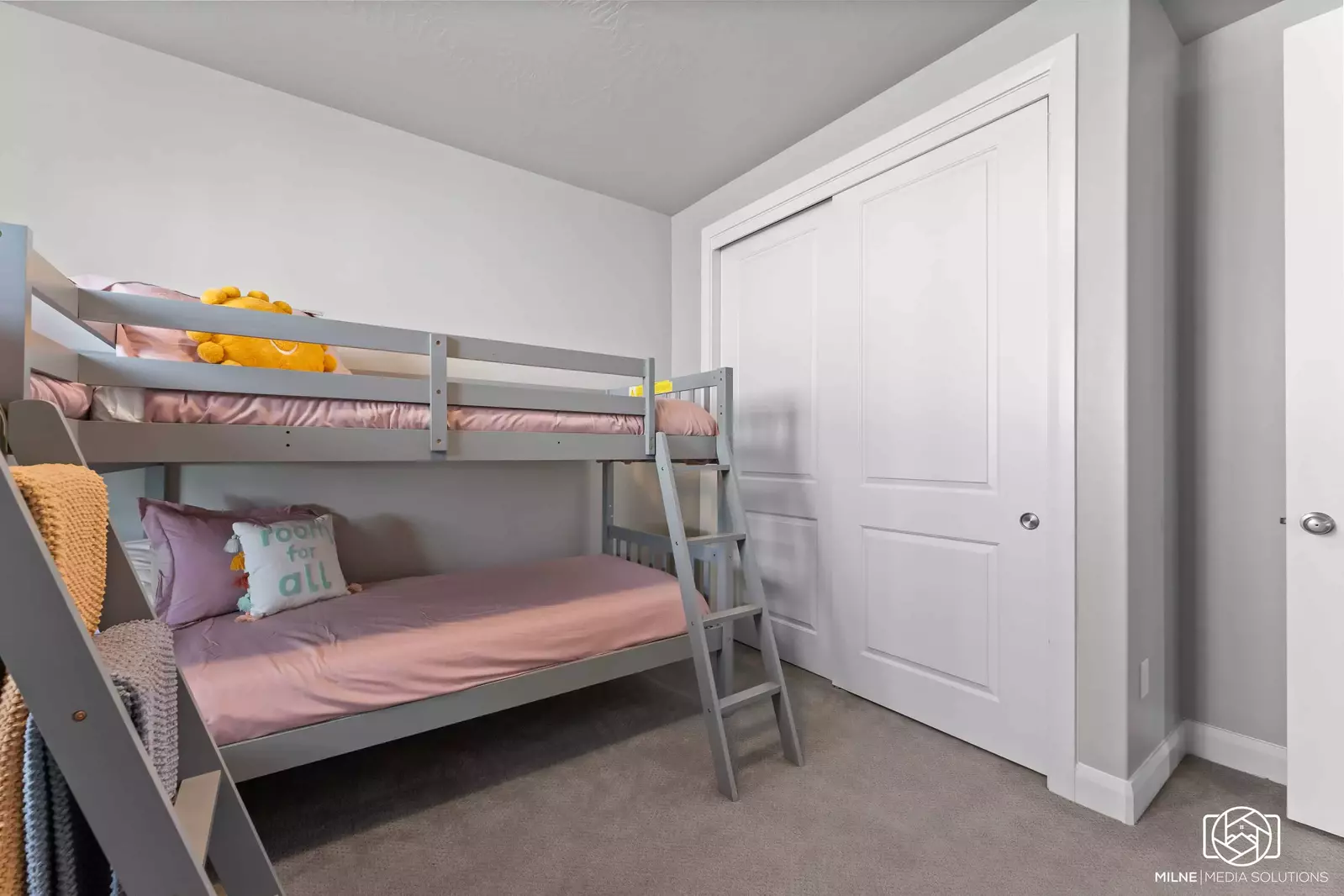 2 Twin/Twin Bunk Room