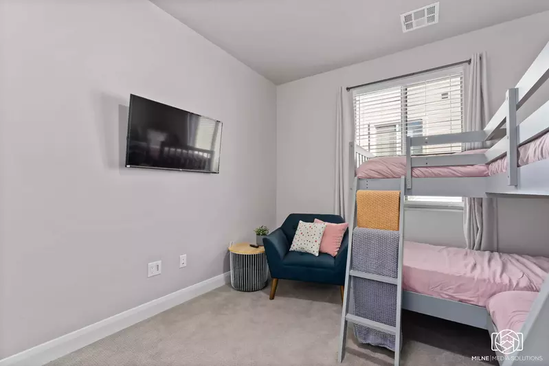 2 Twin/Twin Bunk Room