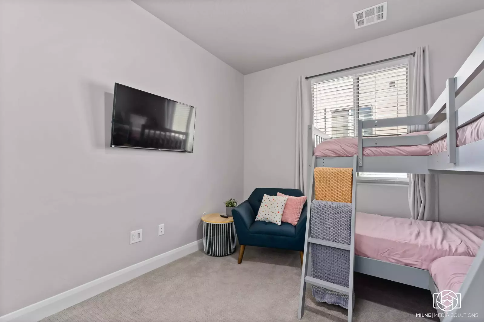 2 Twin/Twin Bunk Room