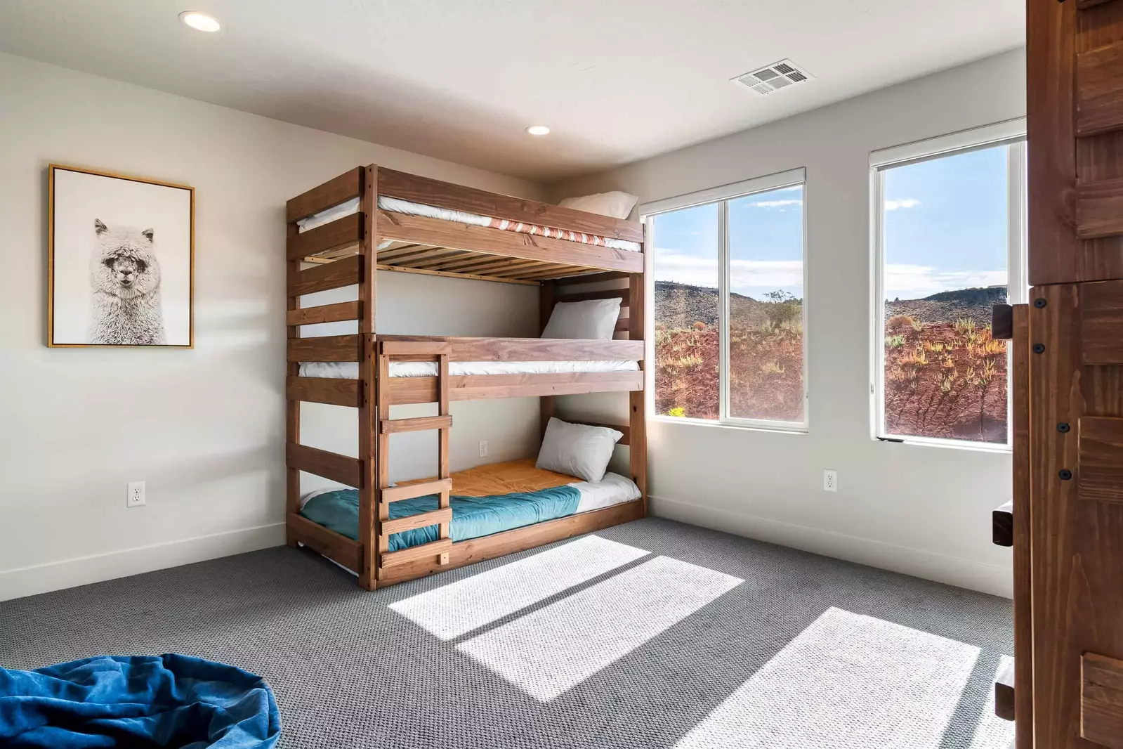 2 Twin/Twin/Twin Bunk Bedroom