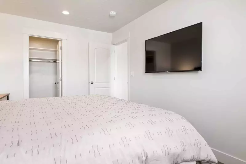 Queen Bedroom