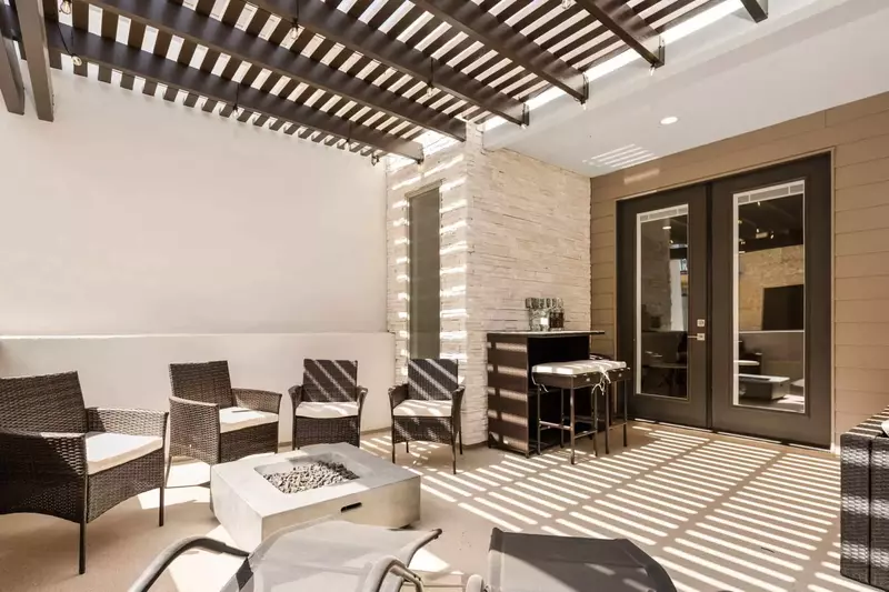 2nd Floor Patio