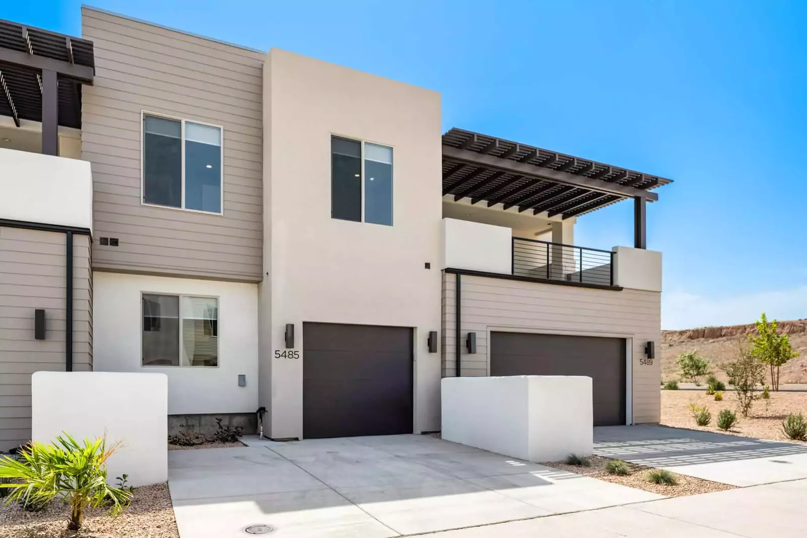 Exterior/Garage