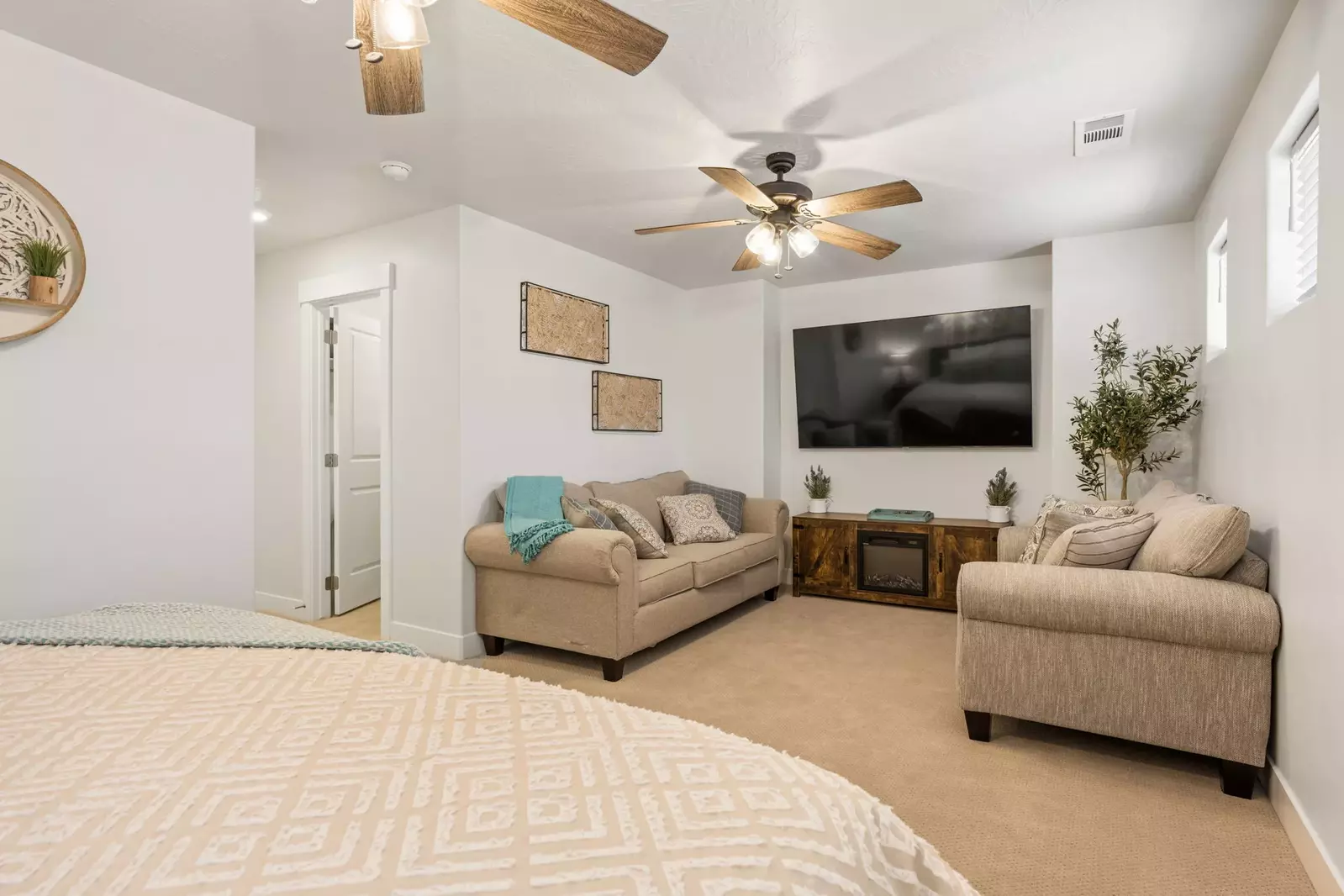King Bedroom Lounge Area
