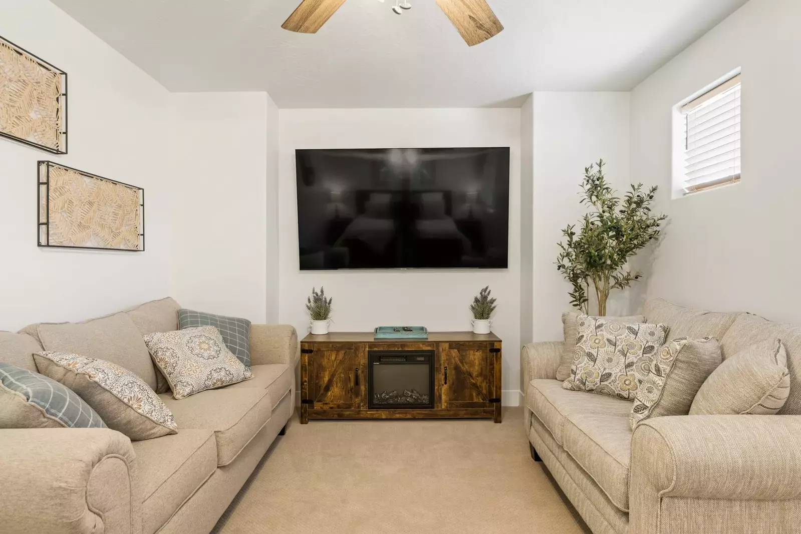 King Bedroom Lounge Area