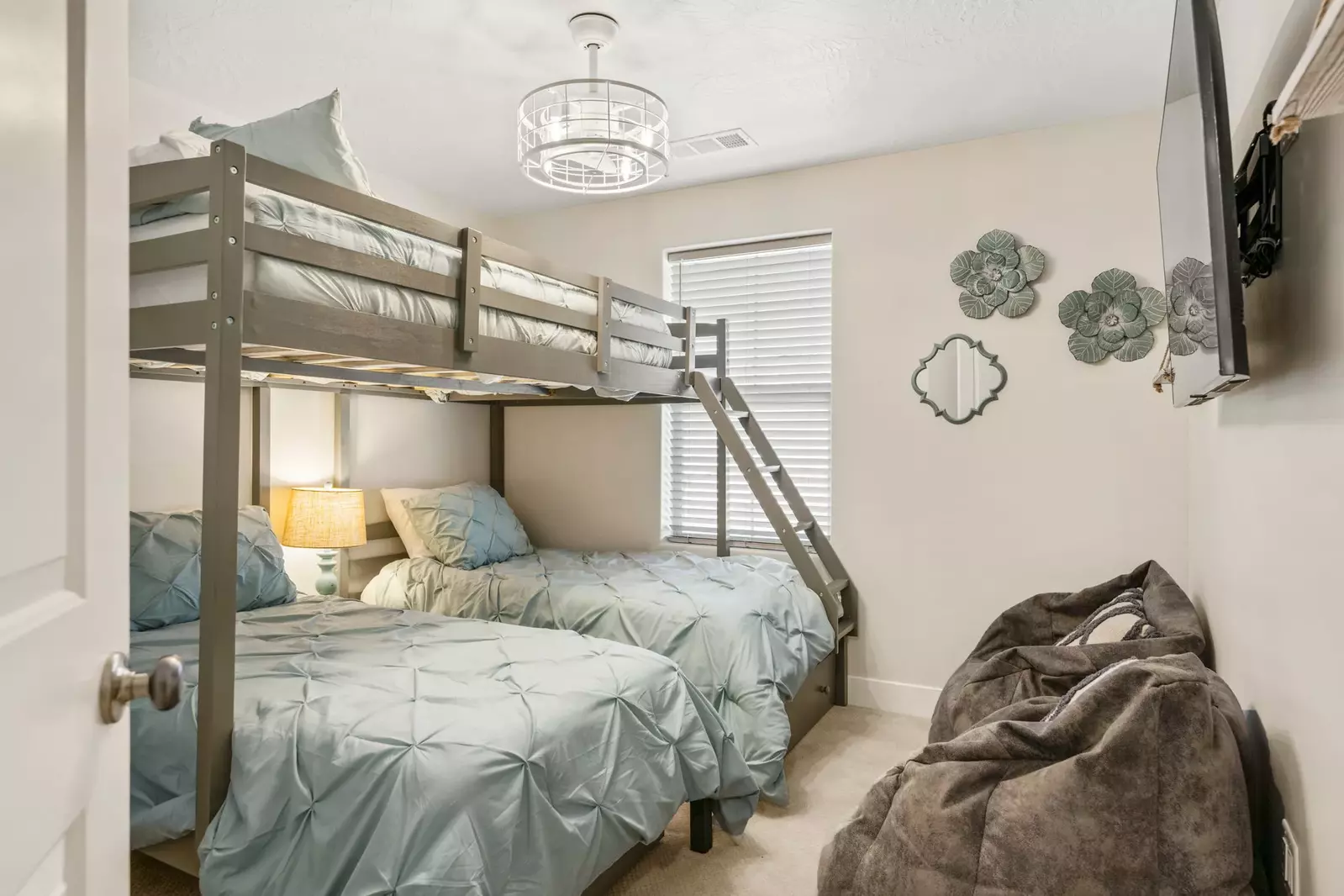 2 Twin/Full Bunk Room