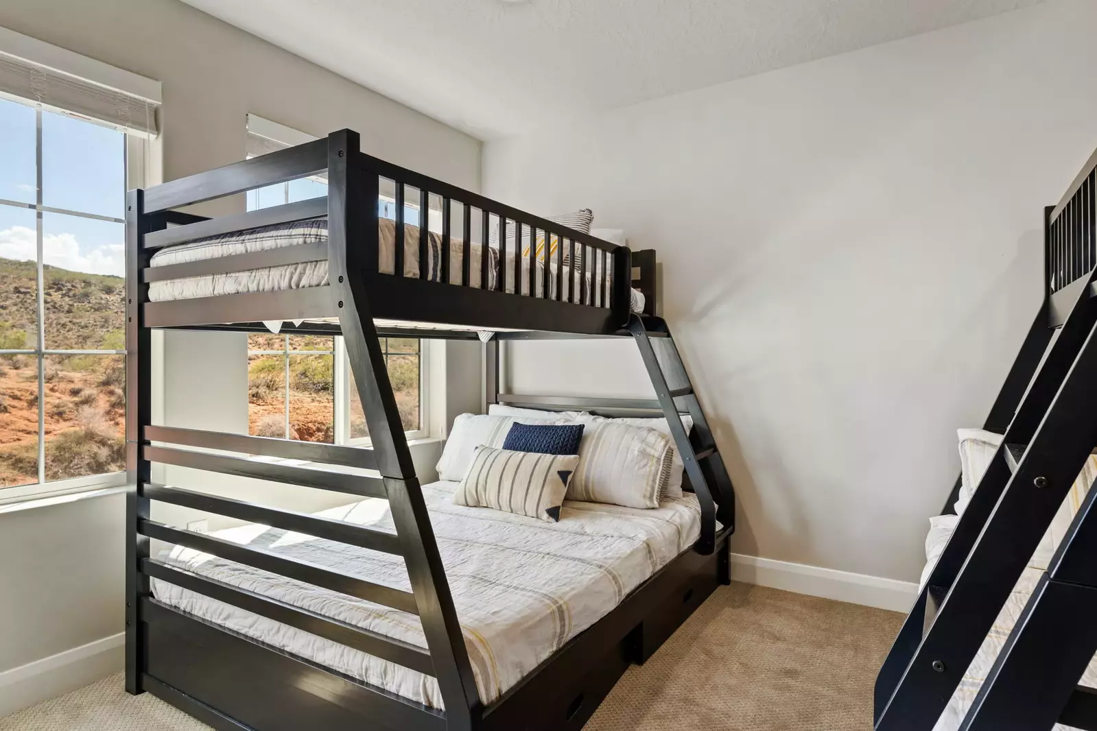 Twin / Full Bunks