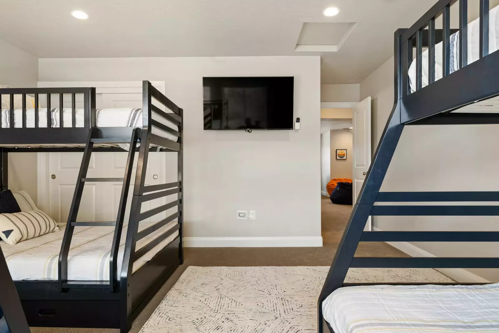 Twin / Full Bunks