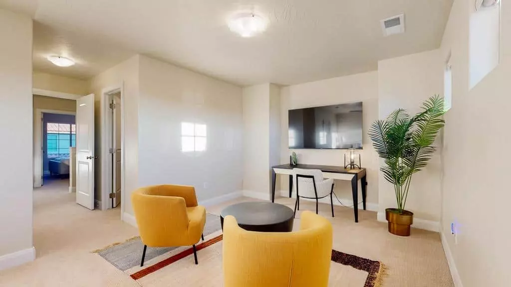 King Bedroom Lounge Area