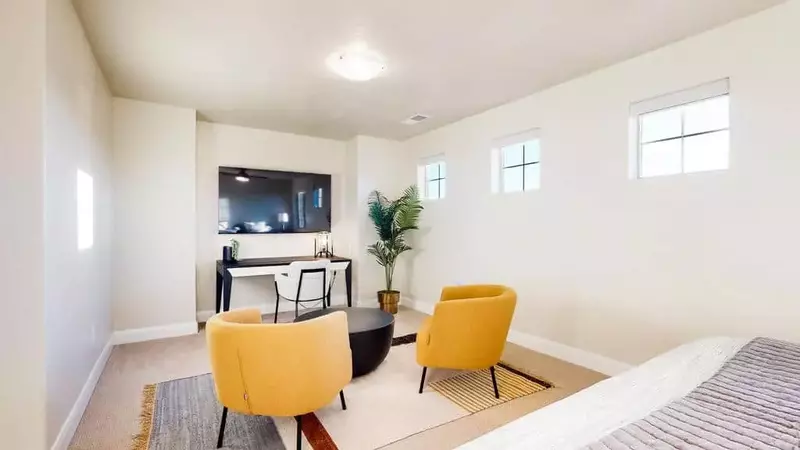 King Bedroom Lounge Area