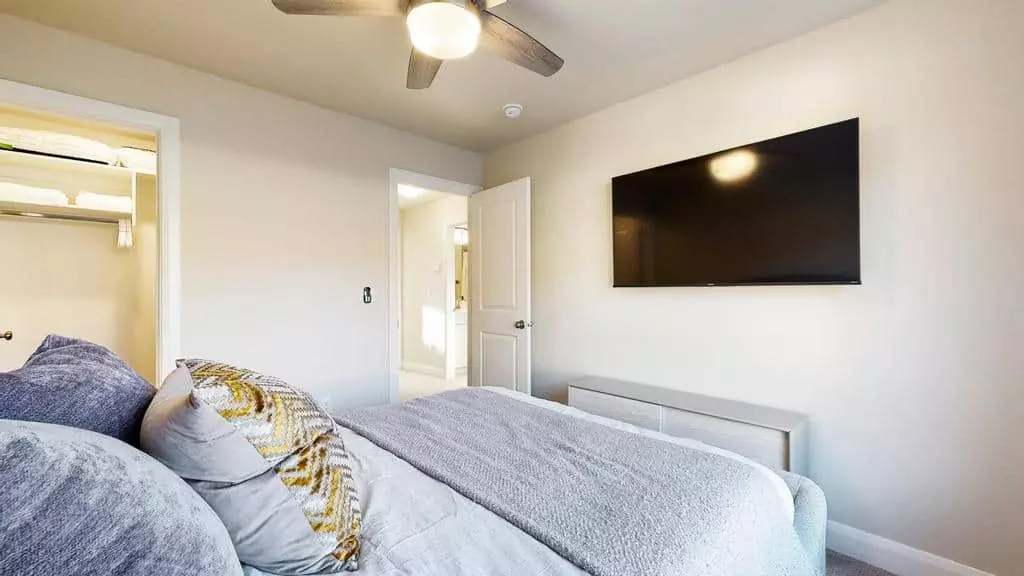 Queen Bedroom