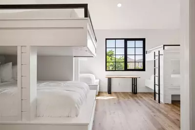 3 Queen/Queen Bunks, 1 Twin/Twin Bunk Room