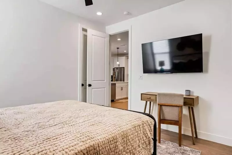 Queen Bedroom