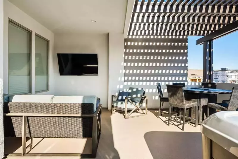 2nd Floor Patio