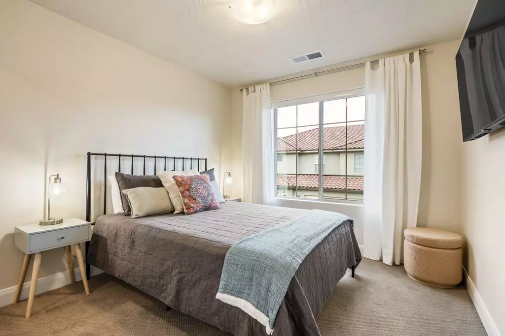 Queen Bedroom