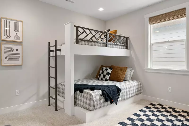 Twin/Queen Bunk Room