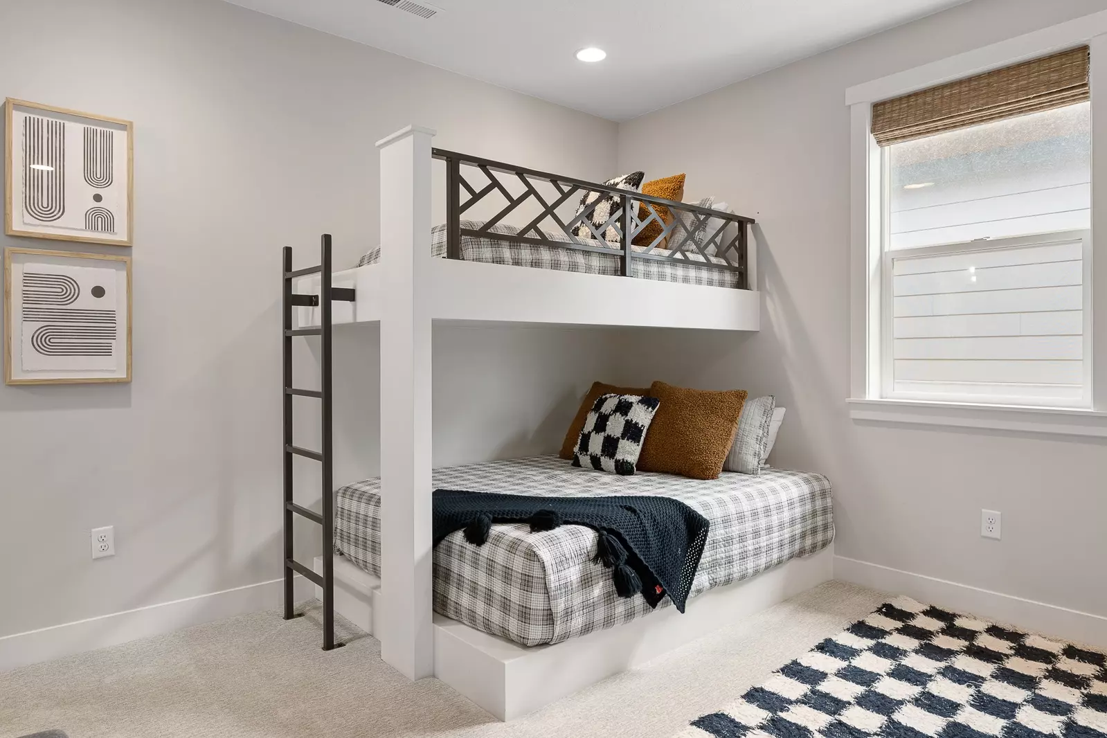 Twin/Queen Bunk Room