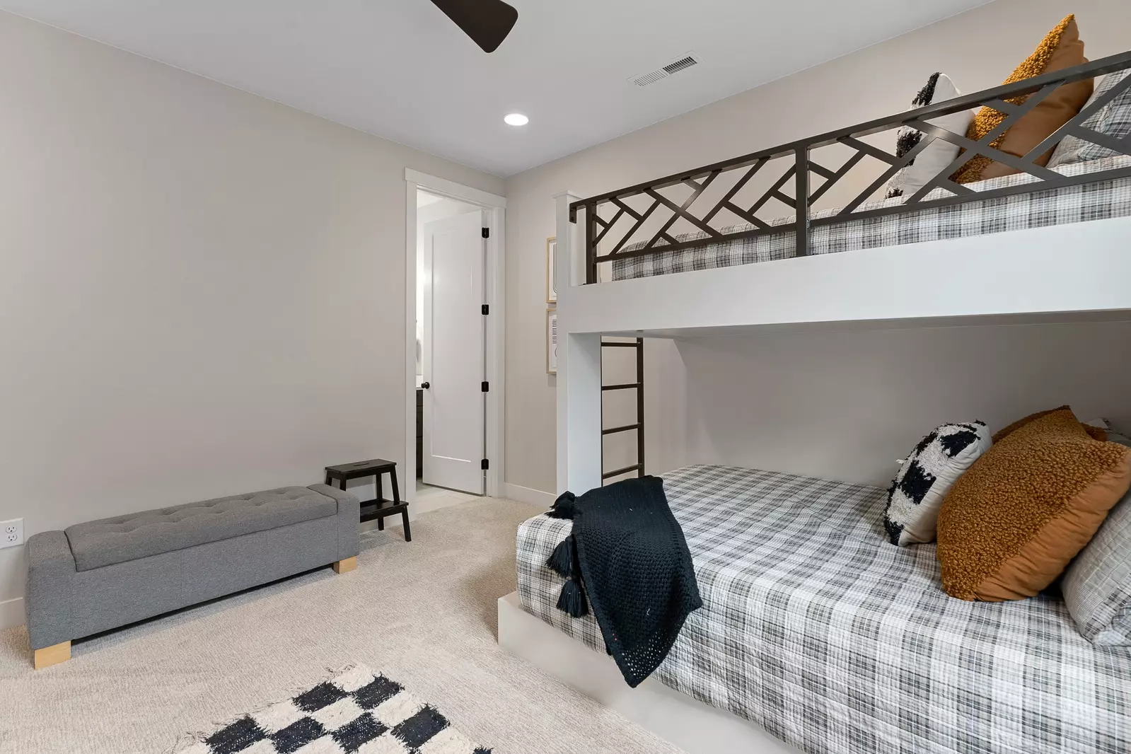 Twin/Queen Bunk Room