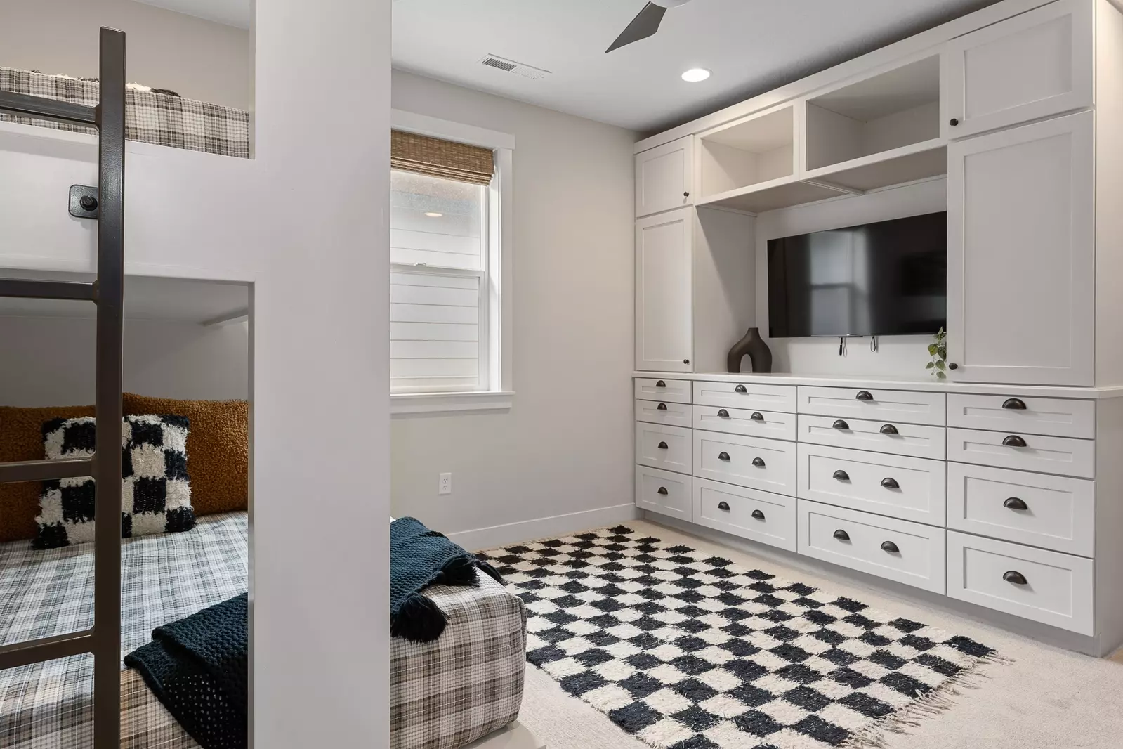 Twin/Queen Bunk Room
