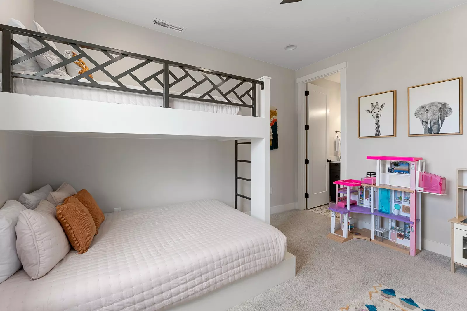Twin/Queen Bunk Room