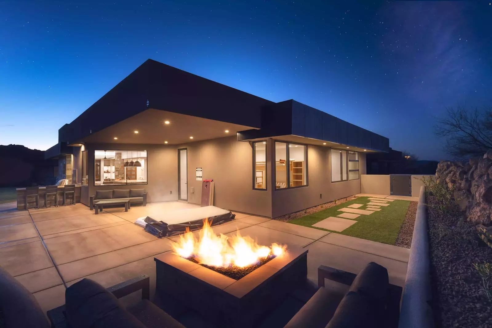 Private Hot Tub & Firepit