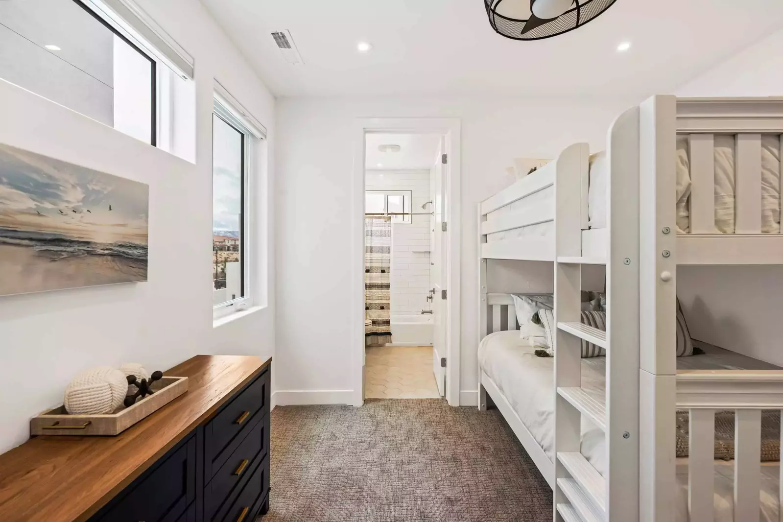 1Q/Q (M) Bunk Room