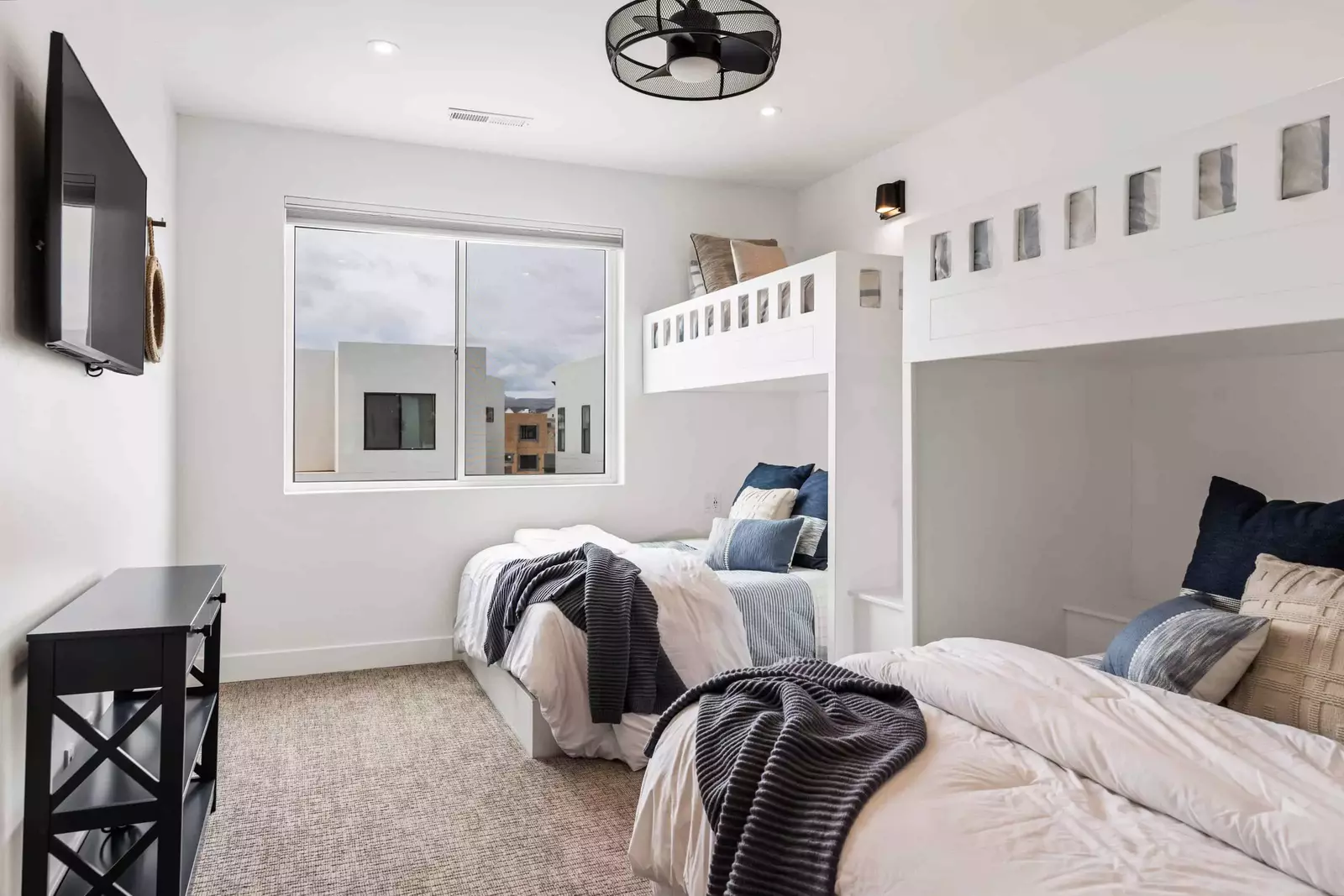 2T/Q  Bedroom