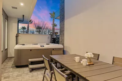 Private Hot Tub Main Level Side Yard
